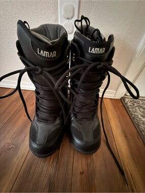 LAMAR Black Lace-Up Snowboard Boots